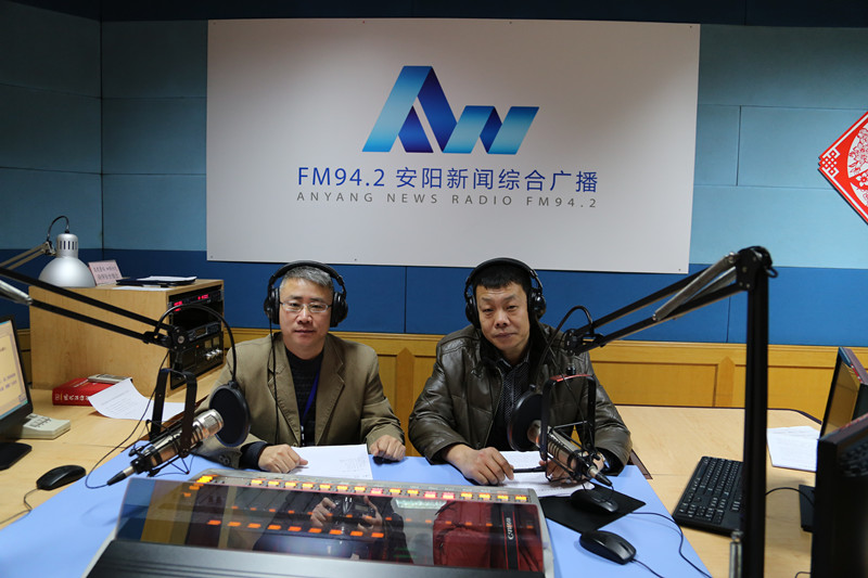 益和熱力公司董事長(zhǎng)、總經(jīng)理?xiàng)钣婪逶谖沂芯W(wǎng)上市民之家與廣大用戶(hù)群眾及網(wǎng)友進(jìn)行了在線交流溝通